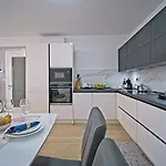 Exclusive Aurora Apartment *
