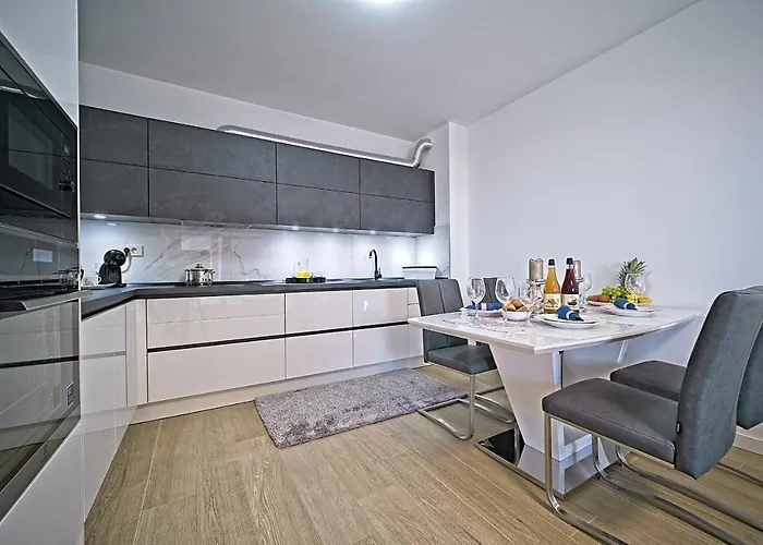 Exclusive Aurora Макарська