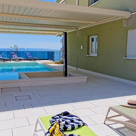 Exclusive Aurora Makarska