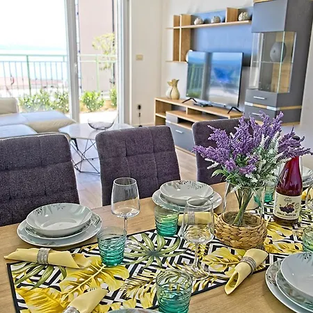 Exclusive Aurora Apartment